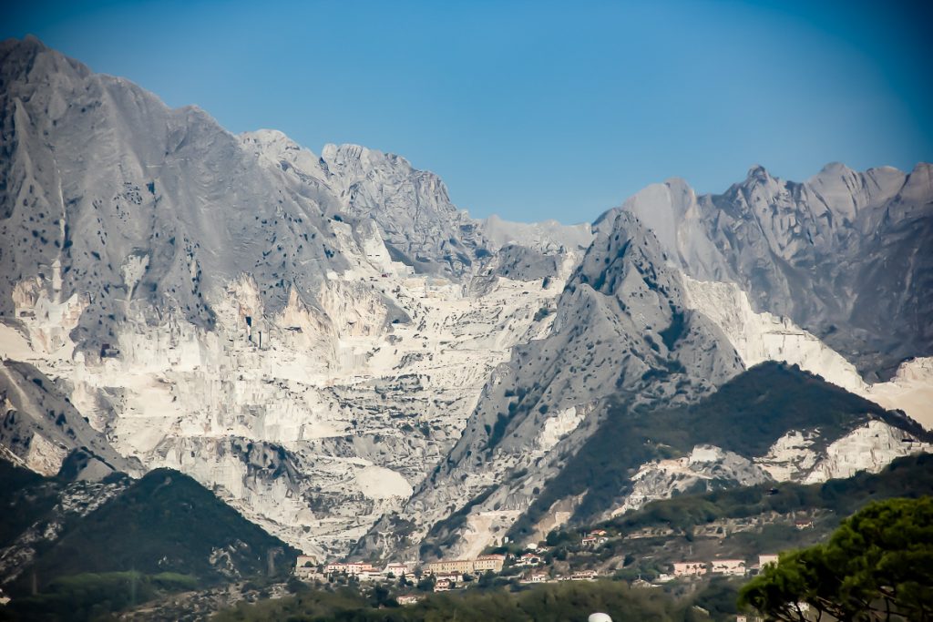 ../../DE%20LUCRU/carrara%20DE%20ALES%20UNA%20IN%20CARE%20SE%20VEDE%20CARIERA/carrara.jpg