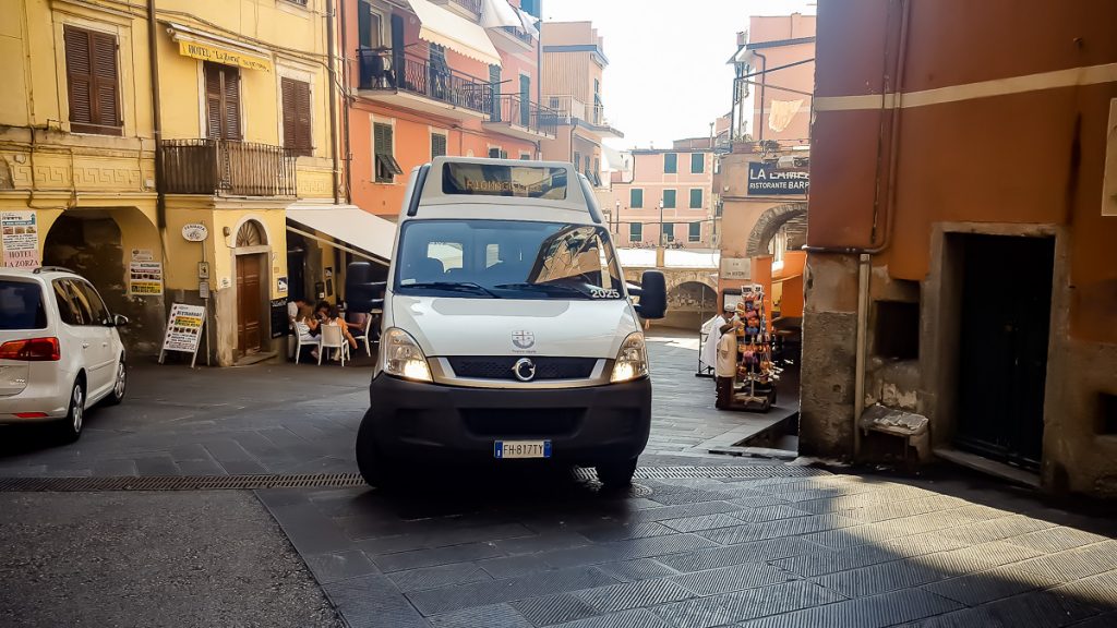 ../../DE%20LUCRU/riomaggiore%20bus.jpg