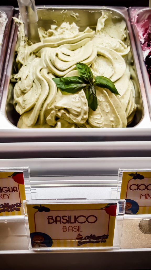 CORNIGLIA%20poze%20de%20lucru/basil%20ice%20cream%20italy.jpg