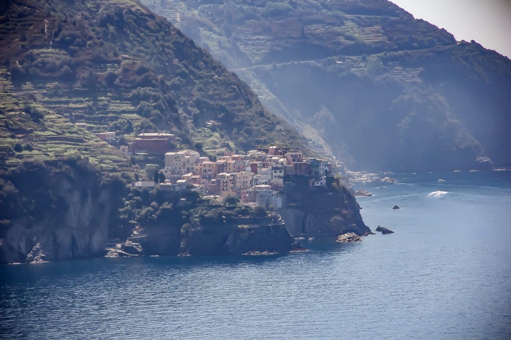 CORNIGLIA%20poze%20de%20lucru/manarola%20seen%20from%20corniglia_1.jpg