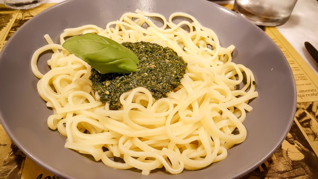 CORNIGLIA%20poze%20de%20lucru/pesto%20pasta.jpg