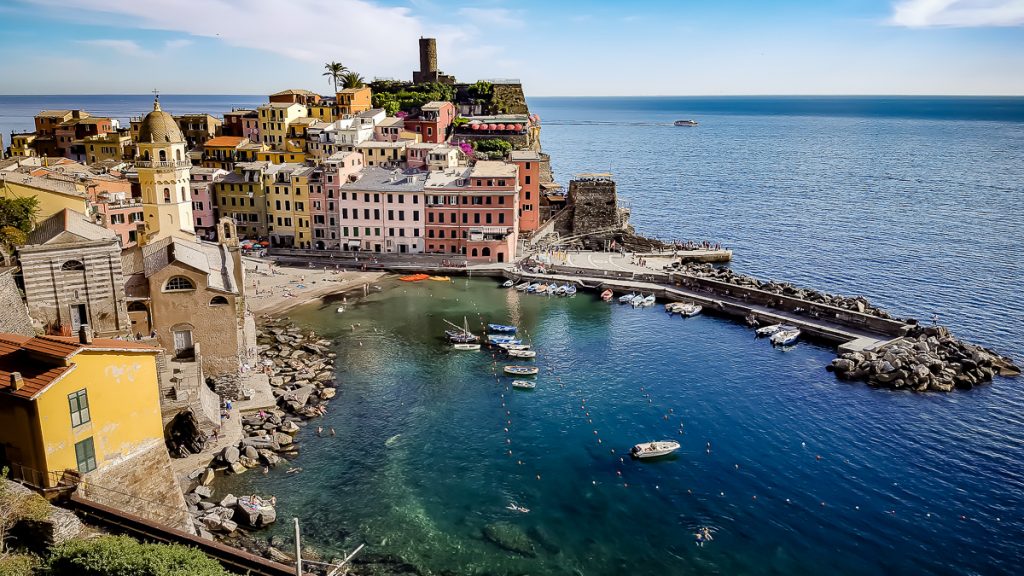 URMATOARELE%20DE%20PUS%20si%20DE%20LUCRAT/CINQUE%20TERRE%20am%20tot%20aici/POZE%20SITE/4%20vernazza%20poze%20editate/de%20sus%20si%20carari/vernazza_cinque%20te