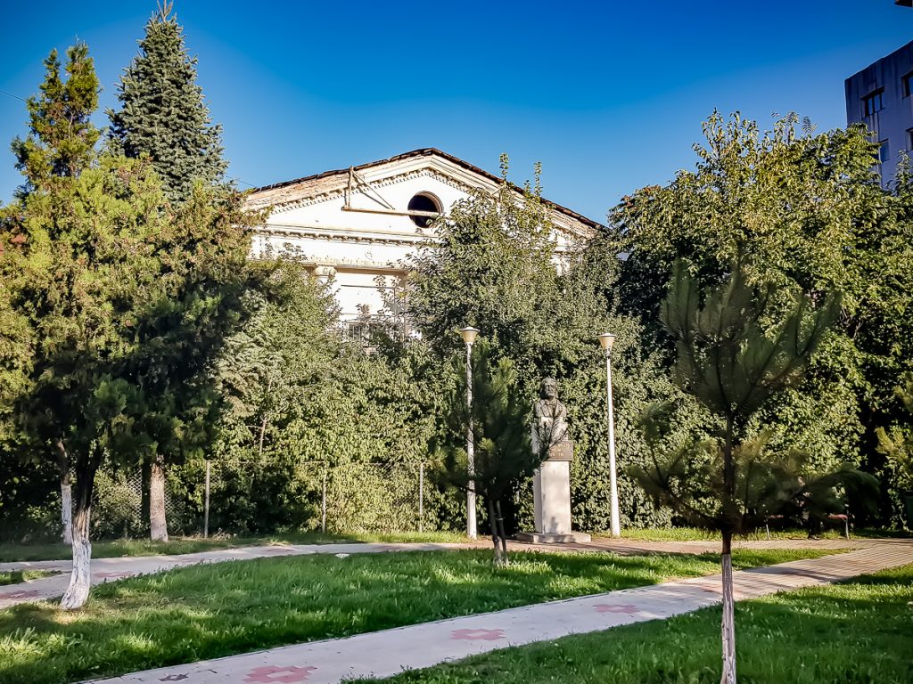 ../orasul%20roman%202/casa%20celibidache%20roman_1.jpg
