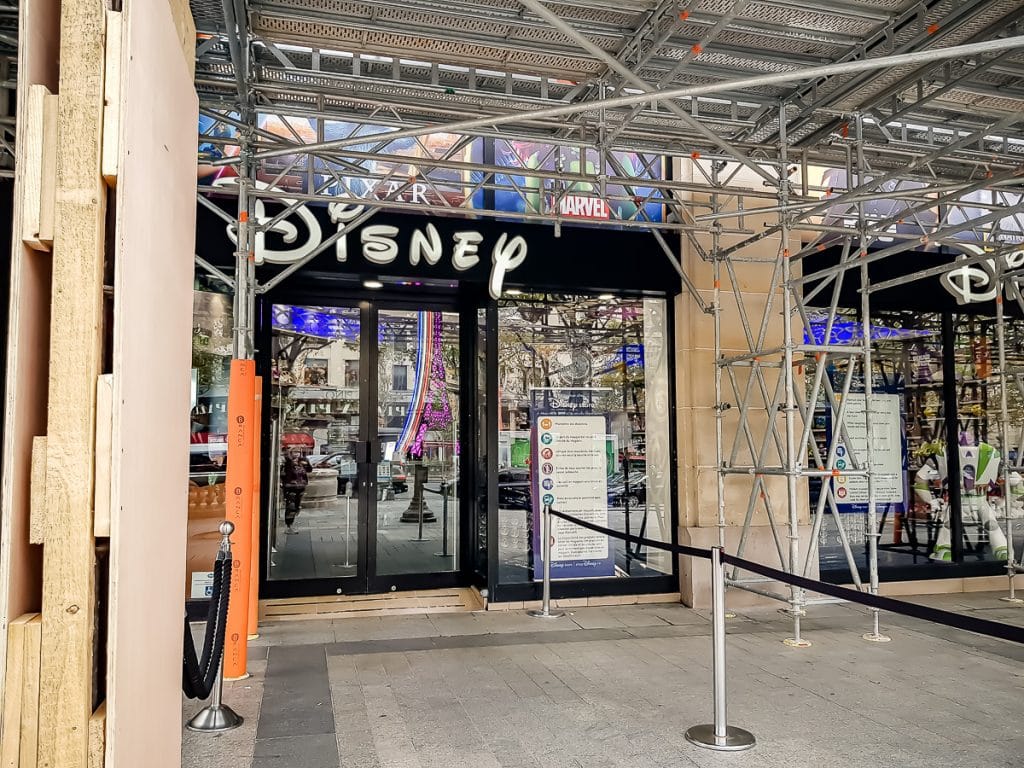 ../paris/champs%20elysees/disney%20store.jpg