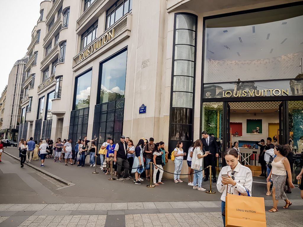 ../paris/champs%20elysees/louis%20vuitton%20paris_summer%202019.jpg