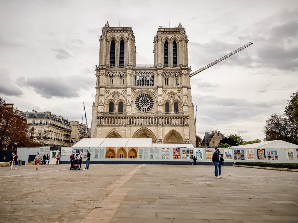 ../notre%20dame%20si%20buchinistii/notre%20dame%20de%20paris%20during%20pandemic.jpg