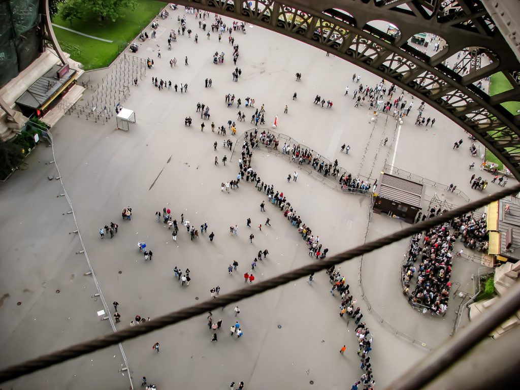 ../paris/tour%20eiffel/tour%20eiffel_queue.jpg